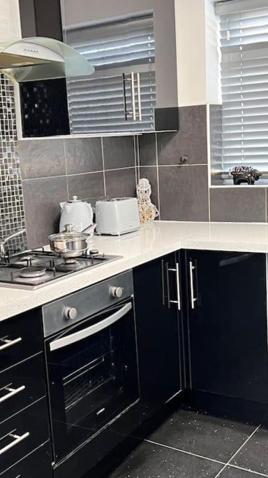 Cheerful 3 Bedroom Townhouse With Free Parking. Billericay Eksteriør billede