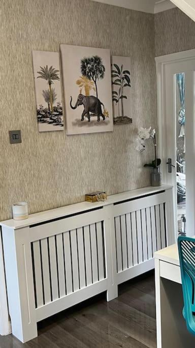 Cheerful 3 Bedroom Townhouse With Free Parking. Billericay Eksteriør billede