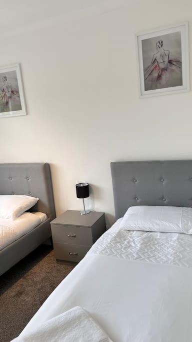 Cheerful 3 Bedroom Townhouse With Free Parking. Billericay Eksteriør billede