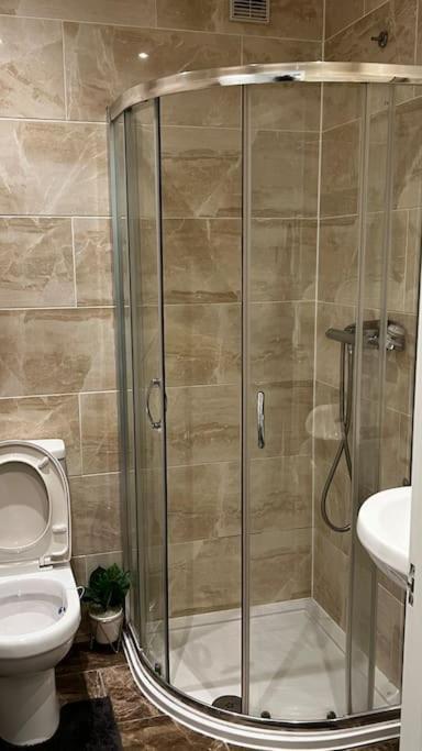 Cheerful 3 Bedroom Townhouse With Free Parking. Billericay Eksteriør billede