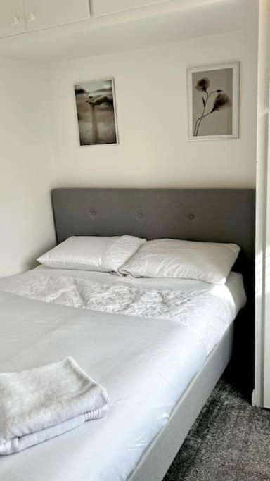 Cheerful 3 Bedroom Townhouse With Free Parking. Billericay Eksteriør billede