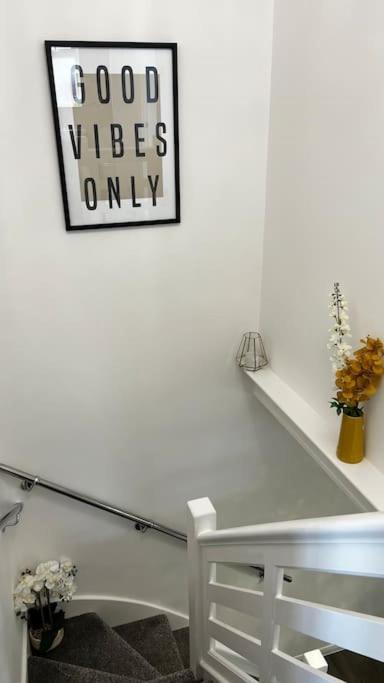 Cheerful 3 Bedroom Townhouse With Free Parking. Billericay Eksteriør billede