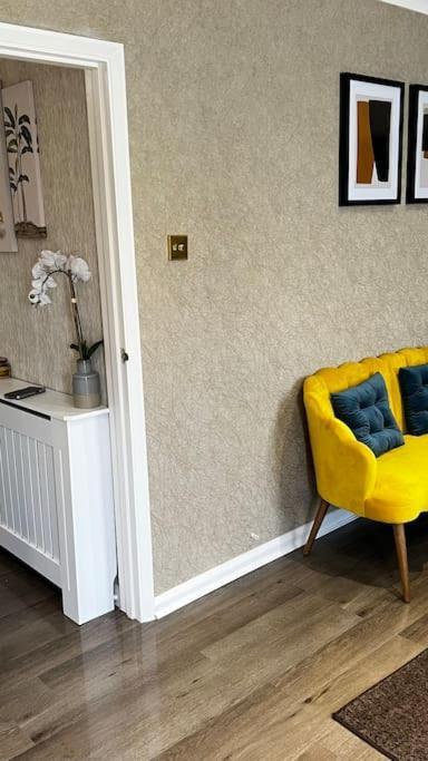 Cheerful 3 Bedroom Townhouse With Free Parking. Billericay Eksteriør billede