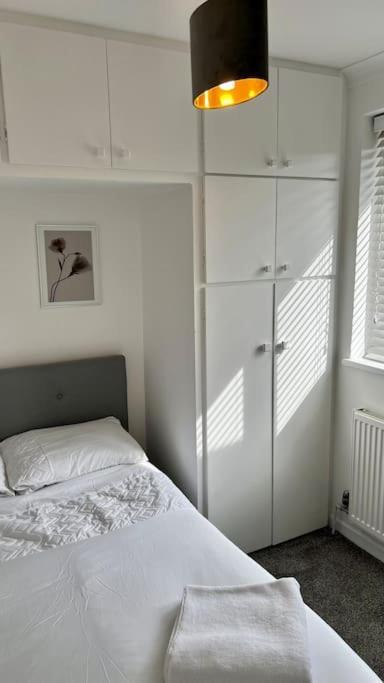 Cheerful 3 Bedroom Townhouse With Free Parking. Billericay Eksteriør billede