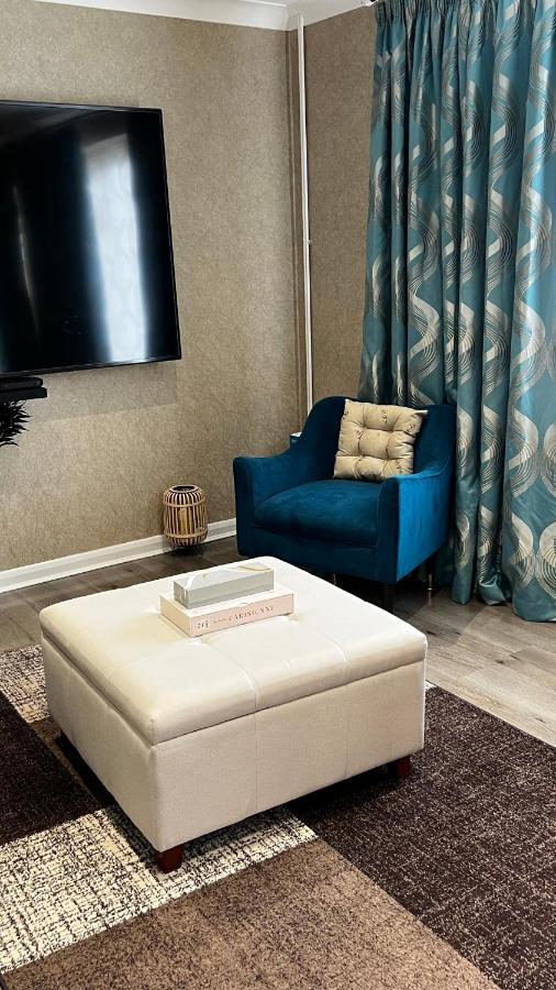 Cheerful 3 Bedroom Townhouse With Free Parking. Billericay Eksteriør billede